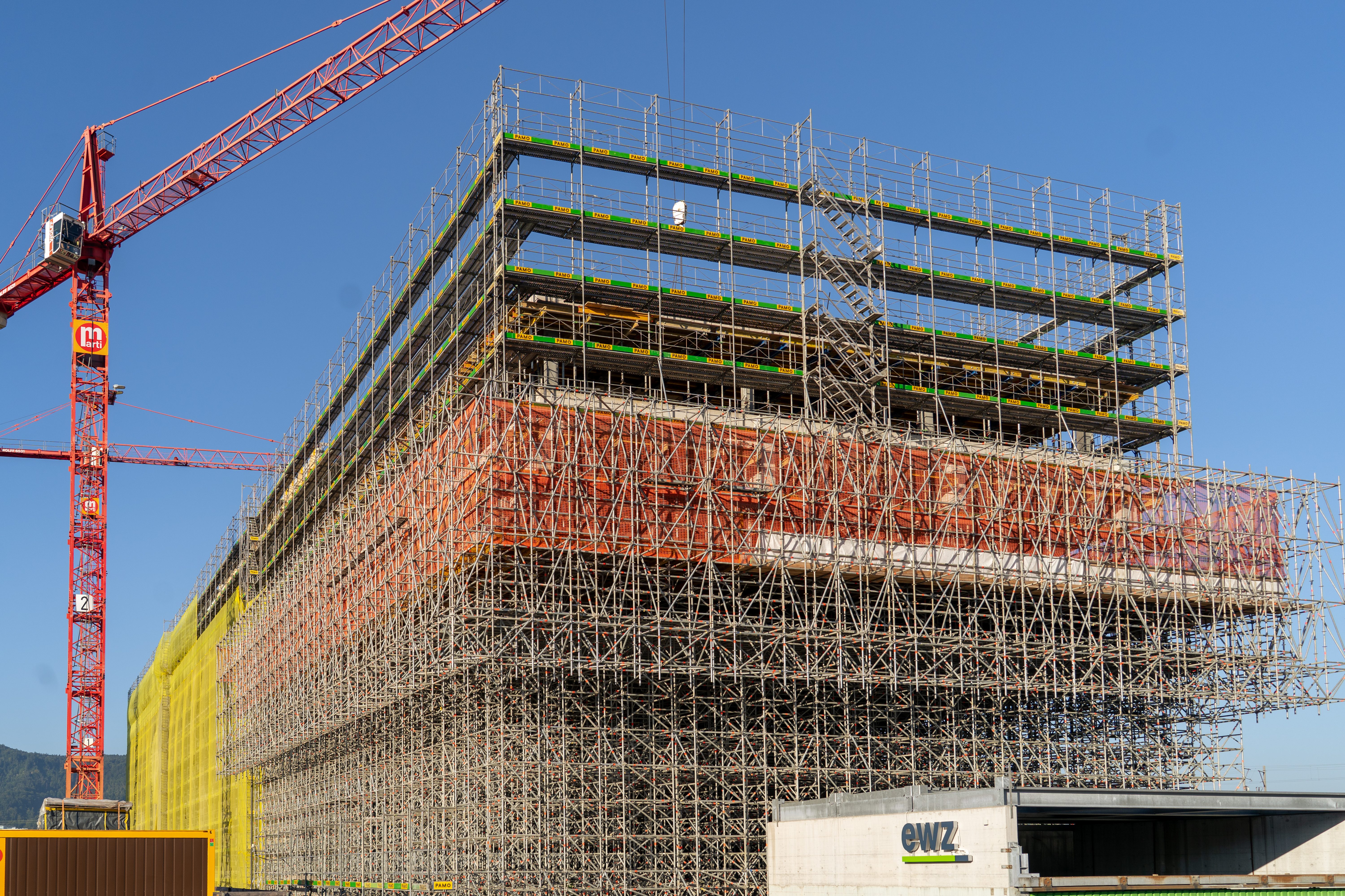 Spectacular scaffolding